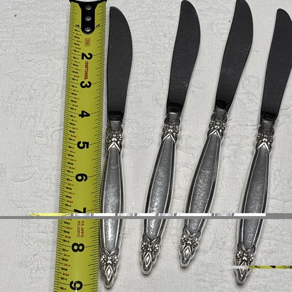 1847 Rogers Bros GARLAND International Silver Plate 4 Dinner/ Butter Knives